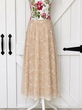 Cupshe Beige Lace Overlay Skirt with Tan Lining